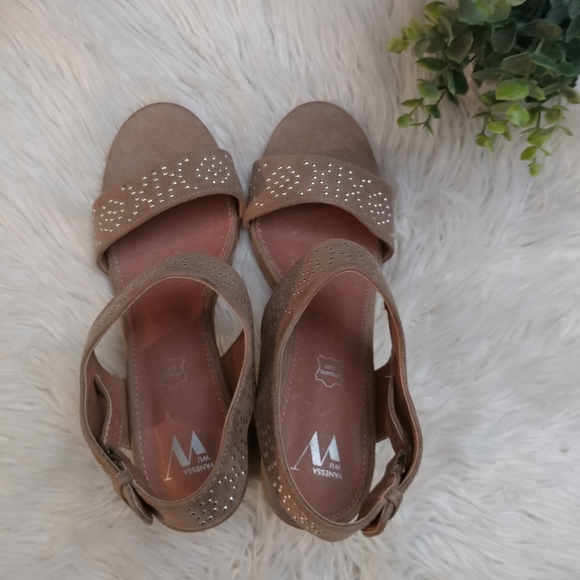 Vanessa Wu Studded Heeled Sandals

Size 40 - Picture 3 of 11